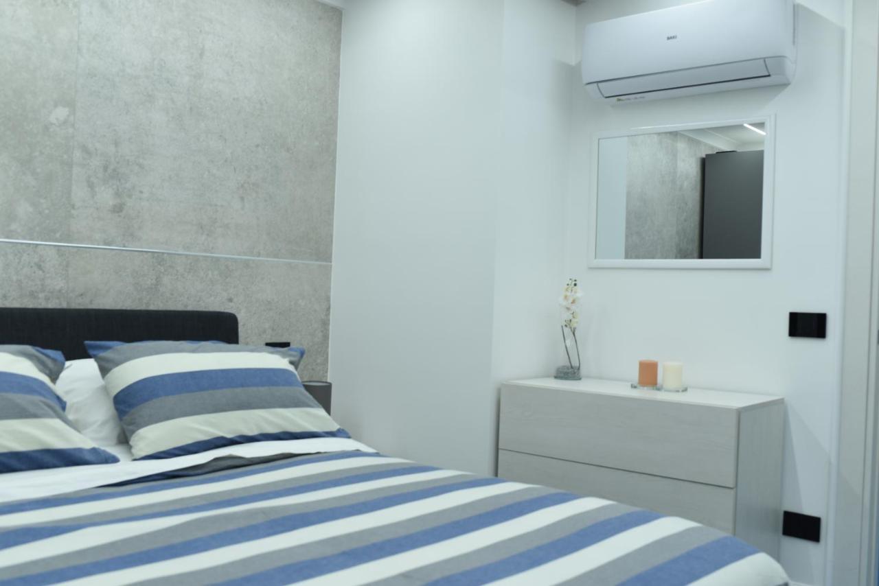 Апартаменты Chiaja Lux House Неаполь Экстерьер фото